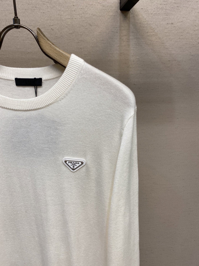 Pra*a sweater